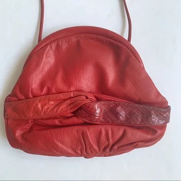 VINTAGE 80’s RED LEATHER SHOULDER BAG PURSE - Picture 3 of 6
